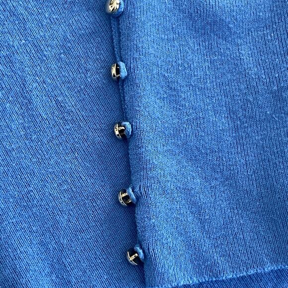 J. McLaughlin Jamey Sweater Womens Large JMC Blue Stretch Golden Button Detail - Picture 3 of 10